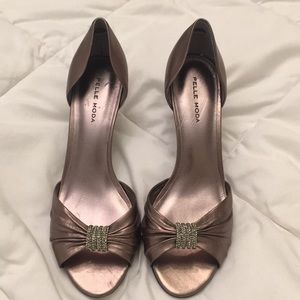 2 inch pewter Pelle Moda dress shoes size 8